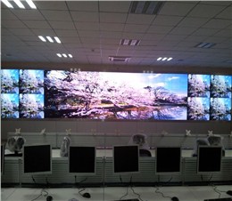 移動(dòng)通信P1.6全彩顯示屏