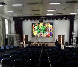 阿奎利亞學(xué)校室內(nèi)2.5